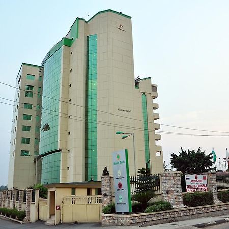 Westown Hotel Lagos Buitenkant foto