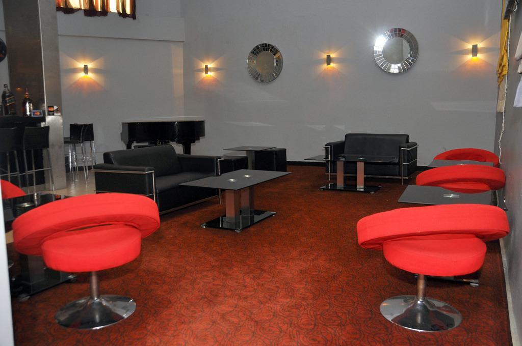 Westown Hotel Lagos Buitenkant foto