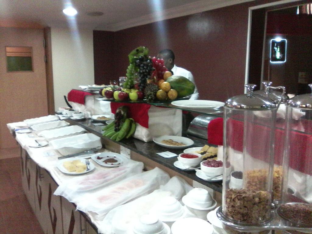 Westown Hotel Lagos Buitenkant foto