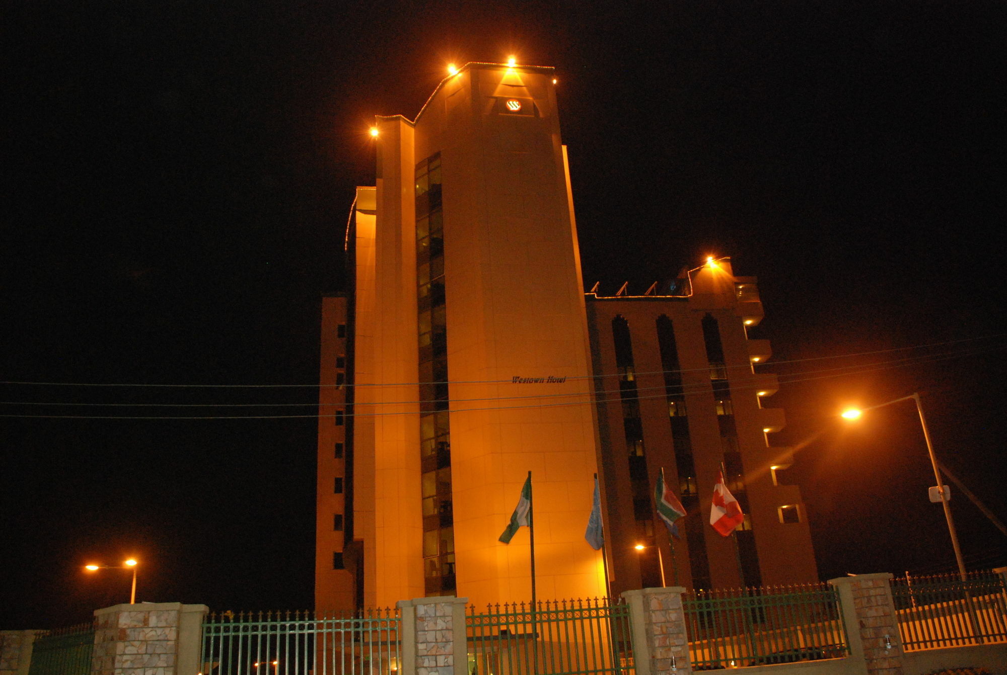 Westown Hotel Lagos Buitenkant foto